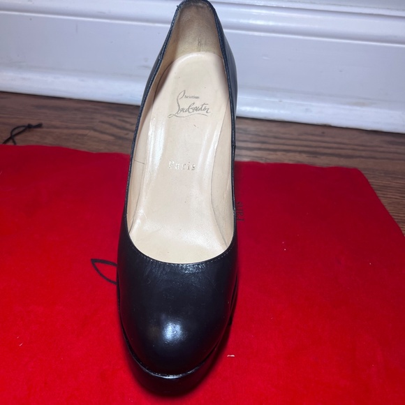 Christian Louboutin Round Toe - Picture 7 of 11